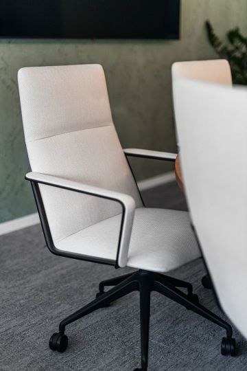 Detail konferenční židle