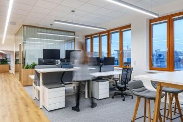 Open space s polohovatelnými stoly