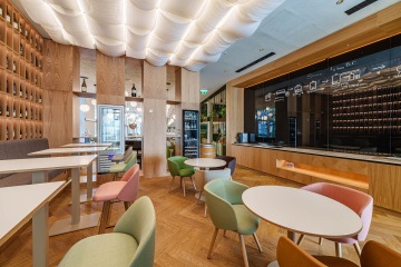 Hotel restaurant with wine bar