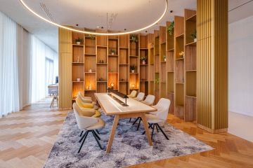 Meeting room as part of the lobby