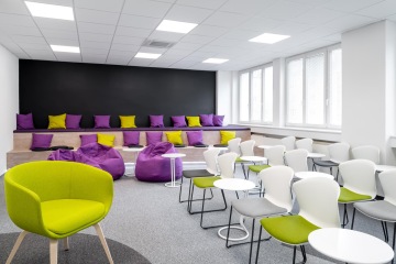 Flexible workshop room in purple and green colors