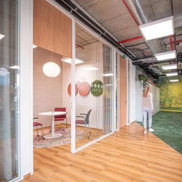 Detail moderní lednici od společnosti Samsung