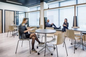 Odpočinková zóna s komfortním sezením pro zaměstnance