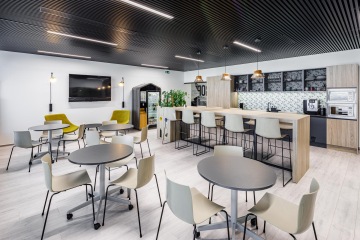 Rozdělitelná zasedací místnost s ergonomickým nábytkem