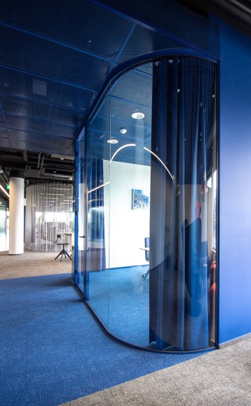 chodba s prvky modré