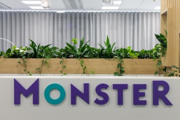 firemní logo na recepci