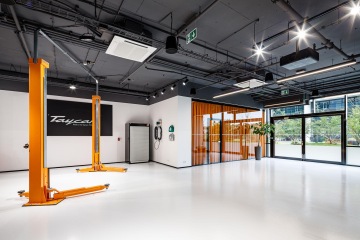 Tréninkový prostor v moderním provedením ve firmě Porsche
