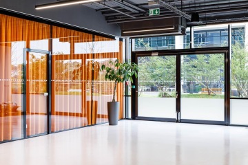 Otevřený prostor v tréninkovém centru firmy Porsche