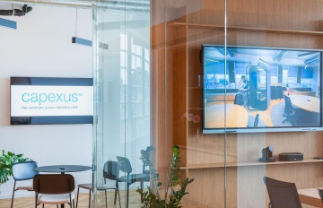 Zasedací místnost s moderní AV technikou