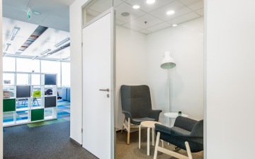 Focus room oddělený skleněnou příčkou