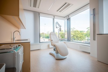 Corner surgery in light tones