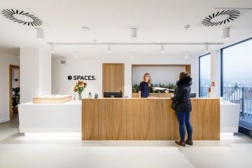 Recepce je důležitým a klíčovým bodem celého coworkingu - recepce na 9. patře