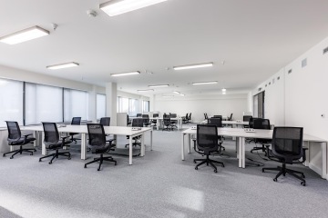 Velké kanceláře, ve kterých je dostatek pracovních míst - kancelář
