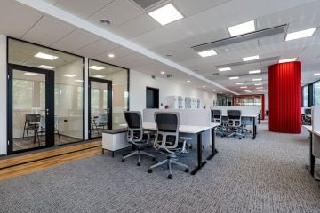 Open space kancelář s akustickými prvky v kancelářích STATS Perform