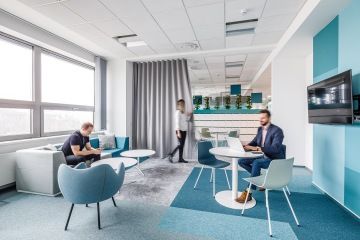 The amenities zone is a space for agile activity and relaxation. The possibility of dividing the space with curtains and acoustic screens increases its variability