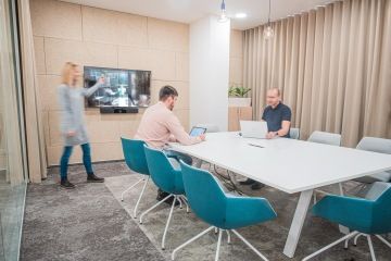 Minimalist meeting room with comfortable furniture from the Spanish company Actiu