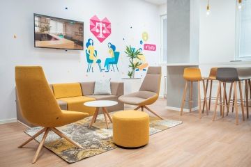 Relaxation zone for meeting employees in playful colors