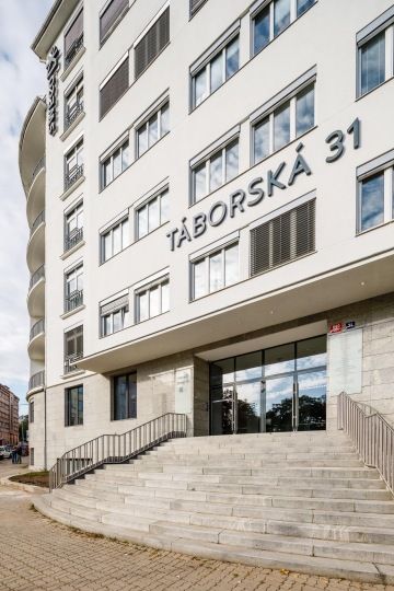 Administrativní budova Táborská 31 se nachází v lokalitě Praha 4 Nusle