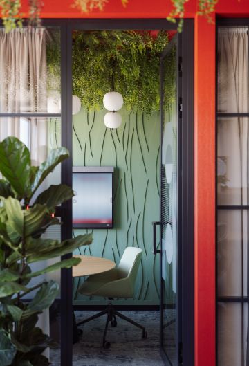 Zasedací místnost s biofilními prvky