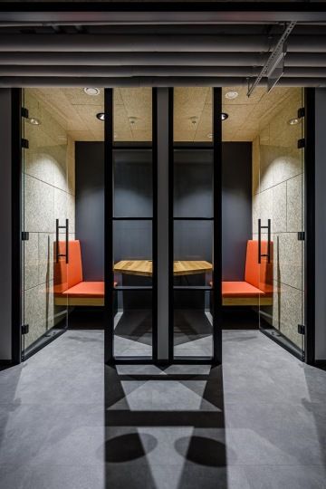 Soukromá místnost s pohodlným nábytkem