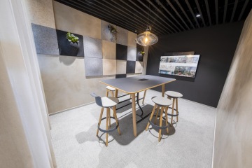 Zasedací místnost s vysokým posezením