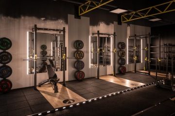 Posilovací místnost na zvedání činek