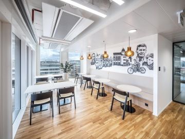 Světlé a vzdušné místo k vychutnání pracovního oběda