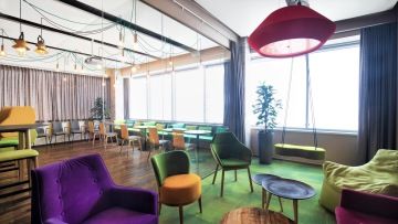 Relaxační zóna se soft seating nábytkem v Dentsu Aegis Network