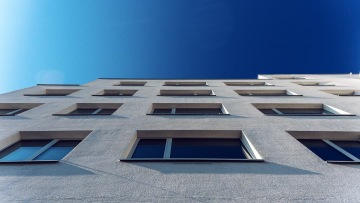 Granular facade plaster