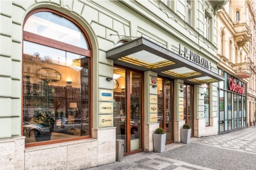 Vstupní část budovy IPP5 zvenku