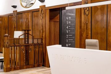 Detail na recepci a lobby prostor v budově IPP5