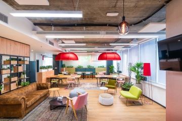 Agilní kancelářské prostředí s komfortním nábytkem a stylem myhive
