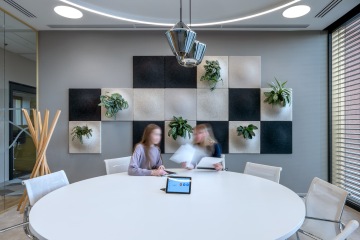 Pracovní schůzka v zasedací místnosti