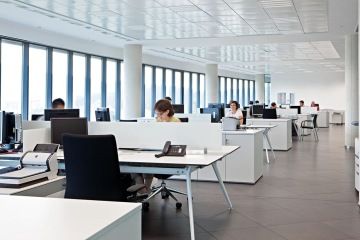 Open space kancelář se zaměstnanci