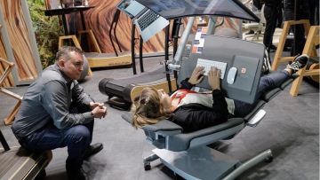 Horizontal work desk