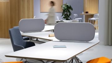 Work desk with armrest