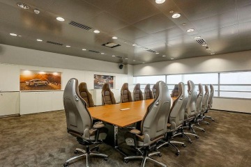 corporate-identity-corporate-image-brand-Porsche-offices-CAPEXUS-Actiu-offices-modern-design