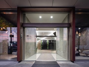 vstup do budovy River Corner