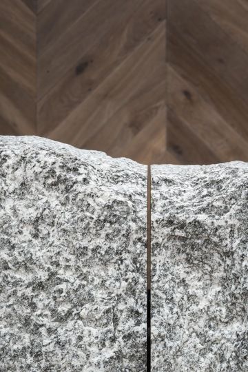 detail žulového kvádru