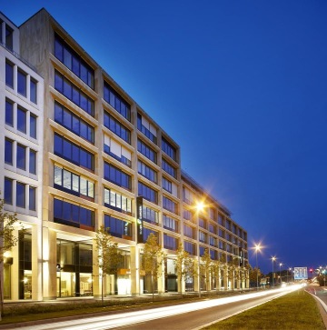Construction of new offices TREI Real Estate, tree alley in front of River Garden Building 1.