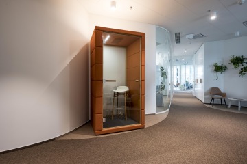quiet-room-silent-micro-office-akustické-panely-softseating-CAPEXUS-kanceláře-designové kanceláře-kanceláře CAPEXUS-SilentLab-SilentLab-kanceláře