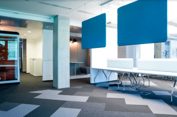 akustické-panely-kancelář-fit-out-CAPEXUS-kanceláře-designové-kanceláře-CAPEXUS-HelloBank-HelloBank kanceláře