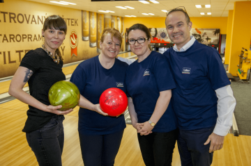 Oslavy 50.výročí společnosti ACTIU započaly v hale připomínající letištní terminál.