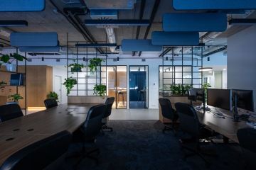 Open space s přírodními a akustickými prvky