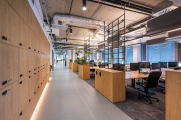 Open space se dřevěnými a kovovými prvky