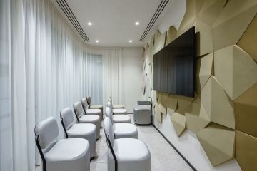 Zasedací místnost s televizí