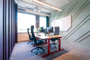 Pracovní prostor s ergonomickými stoly